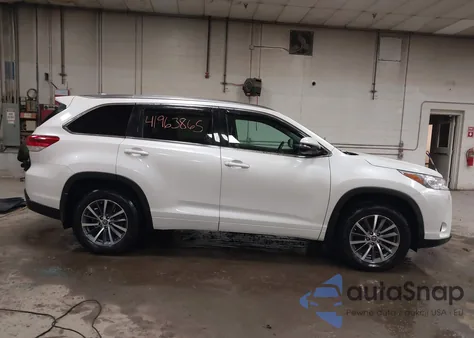 2018 Toyota Highlander Xle z USA, uszkodzony, nr VIN 5TDJZRFH6JS878784